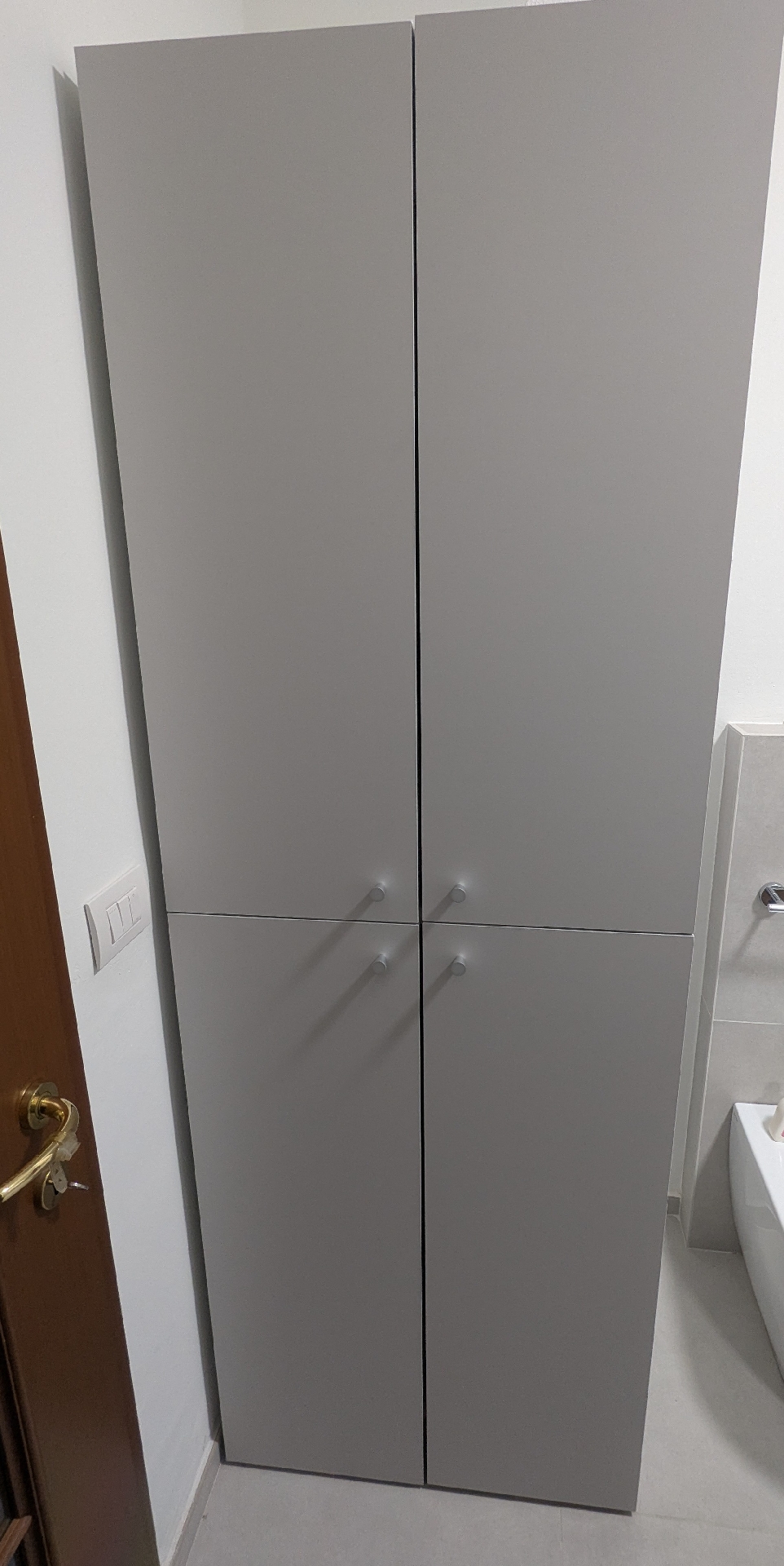 Colonna lavatrice asciugatrice su misura anta doppia in grigio